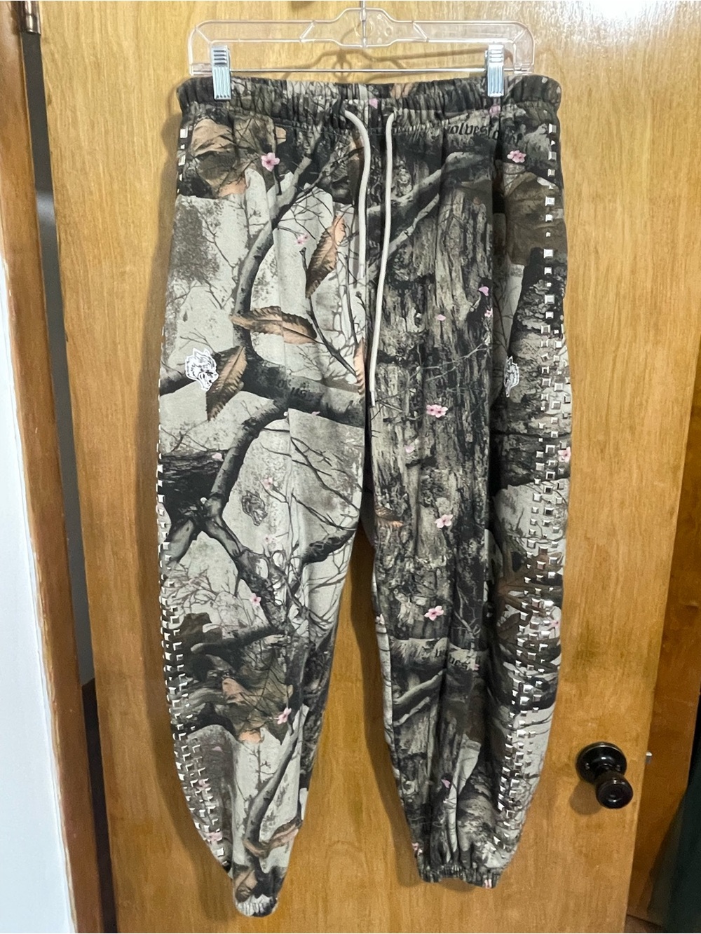 Darc sport studded camo joggers L
